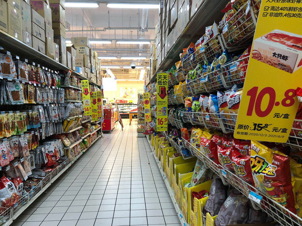 沃尔玛超市薯片及膨化食品货架商品